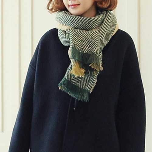 Color Block Zig Zag Stripe Fringe Knitted Scarf - Blackish Green